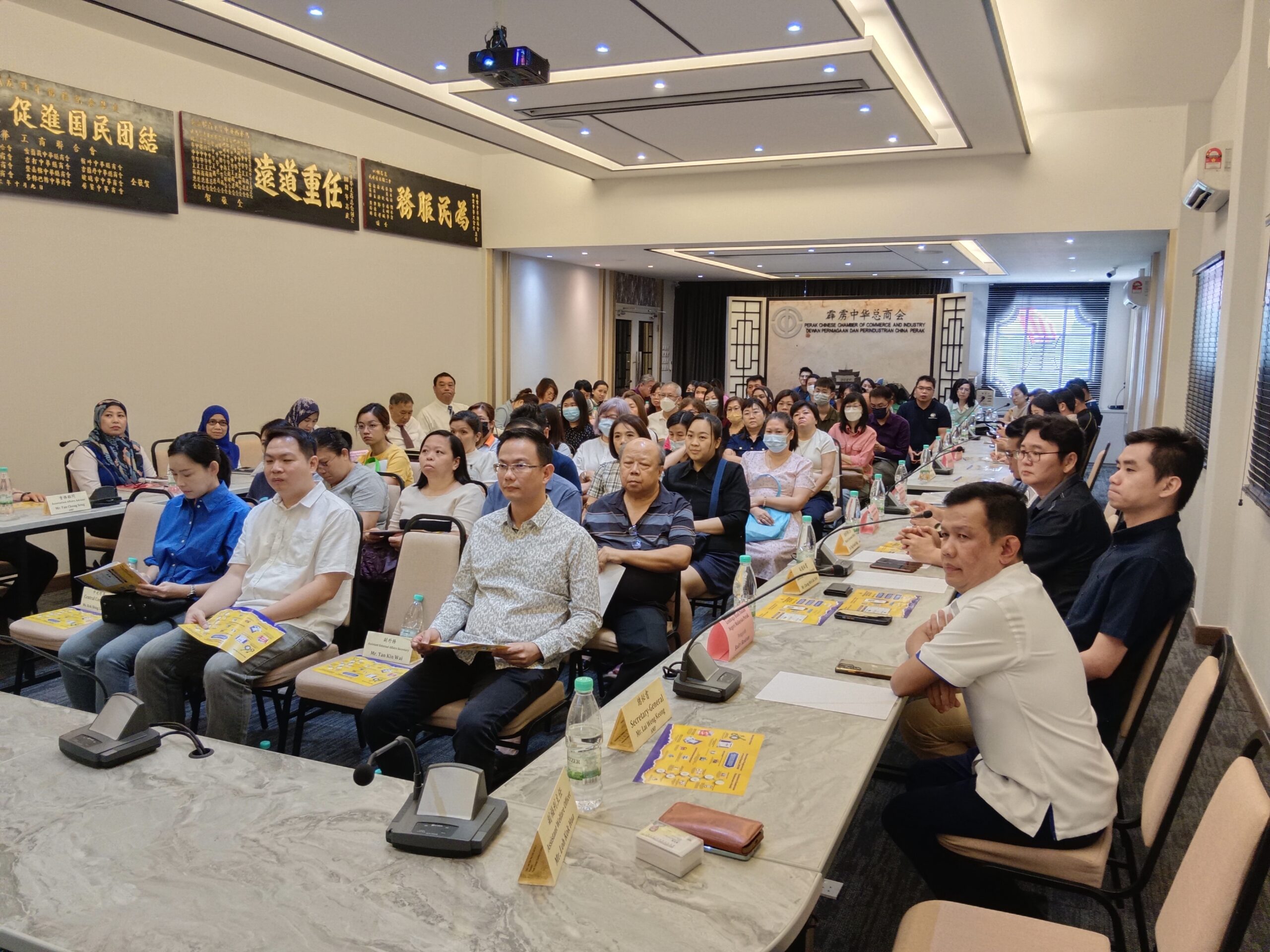 filter: 0; fileterIntensity: 0.0; filterMask: 0; captureOrientation: 0; module: photo; 
hw-remosaic: false; 
touch: (-1.0, -1.0); 
modeInfo: HDR ; 
sceneMode: 2; 
cct_value: 3578; 
AI_Scene: (-1, -1); 
aec_lux: 74.0; 
aec_lux_index: 0; 
hist255: 0.0; 
hist252~255: 0.0; 
hist0~15: 0.0; 
albedo:  ; 
confidence:  ; 
motionLevel: 0; 
weatherinfo: null; 
temperature: 34;