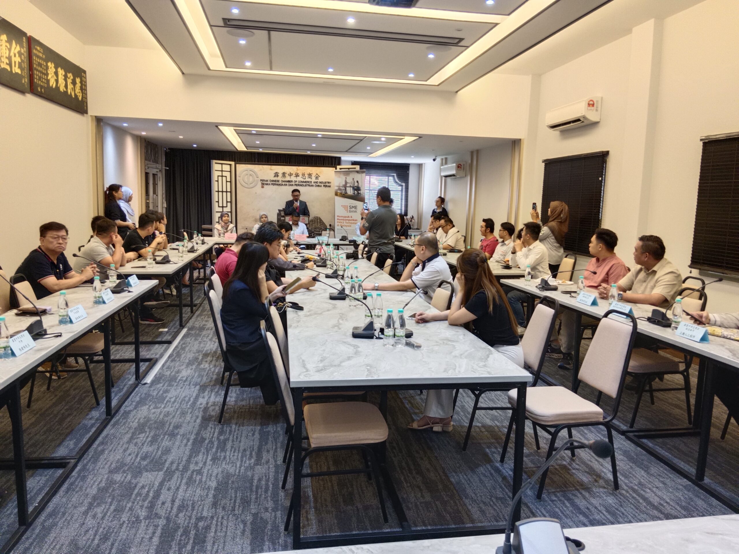 filter: 0; fileterIntensity: 0.0; filterMask: 0; captureOrientation: 0; module: photo; 
hw-remosaic: false; 
touch: (-1.0, -1.0); 
modeInfo: HDR ; 
sceneMode: 2; 
cct_value: 4100; 
AI_Scene: (-1, -1); 
aec_lux: 70.0; 
aec_lux_index: 0; 
hist255: 0.0; 
hist252~255: 0.0; 
hist0~15: 0.0; 
albedo:  ; 
confidence:  ; 
motionLevel: 0; 
weatherinfo: null; 
temperature: 34;