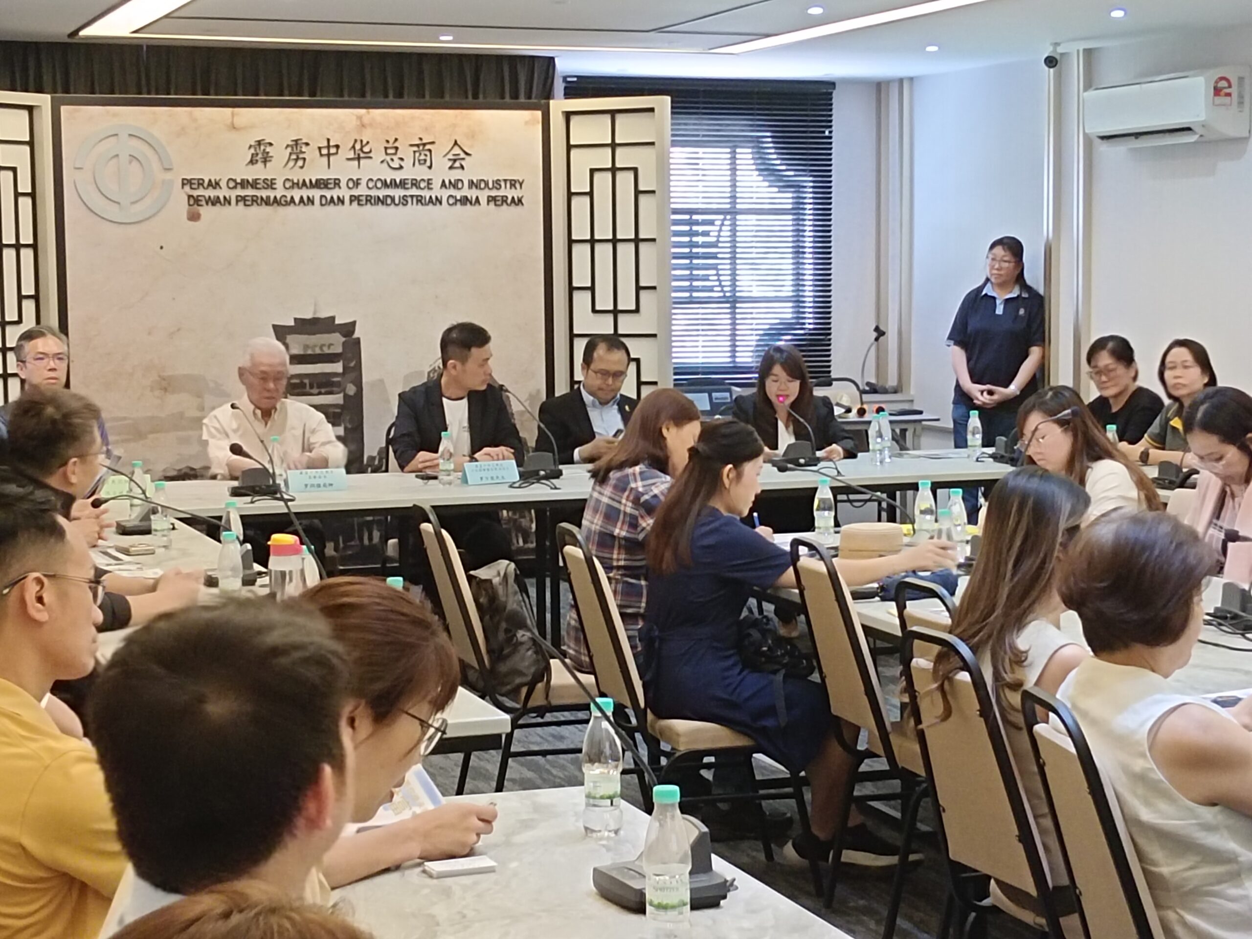 filter: 0; fileterIntensity: 0.0; filterMask: 0; captureOrientation: 0; module: photo; 
hw-remosaic: false; 
touch: (-1.0, -1.0); 
modeInfo: ; 
sceneMode: 32768; 
cct_value: 3533; 
AI_Scene: (-1, -1); 
aec_lux: 64.0; 
aec_lux_index: 0; 
hist255: 0.0; 
hist252~255: 0.0; 
hist0~15: 0.0; 
albedo:  ; 
confidence:  ; 
motionLevel: 0; 
weatherinfo: null; 
temperature: 35;