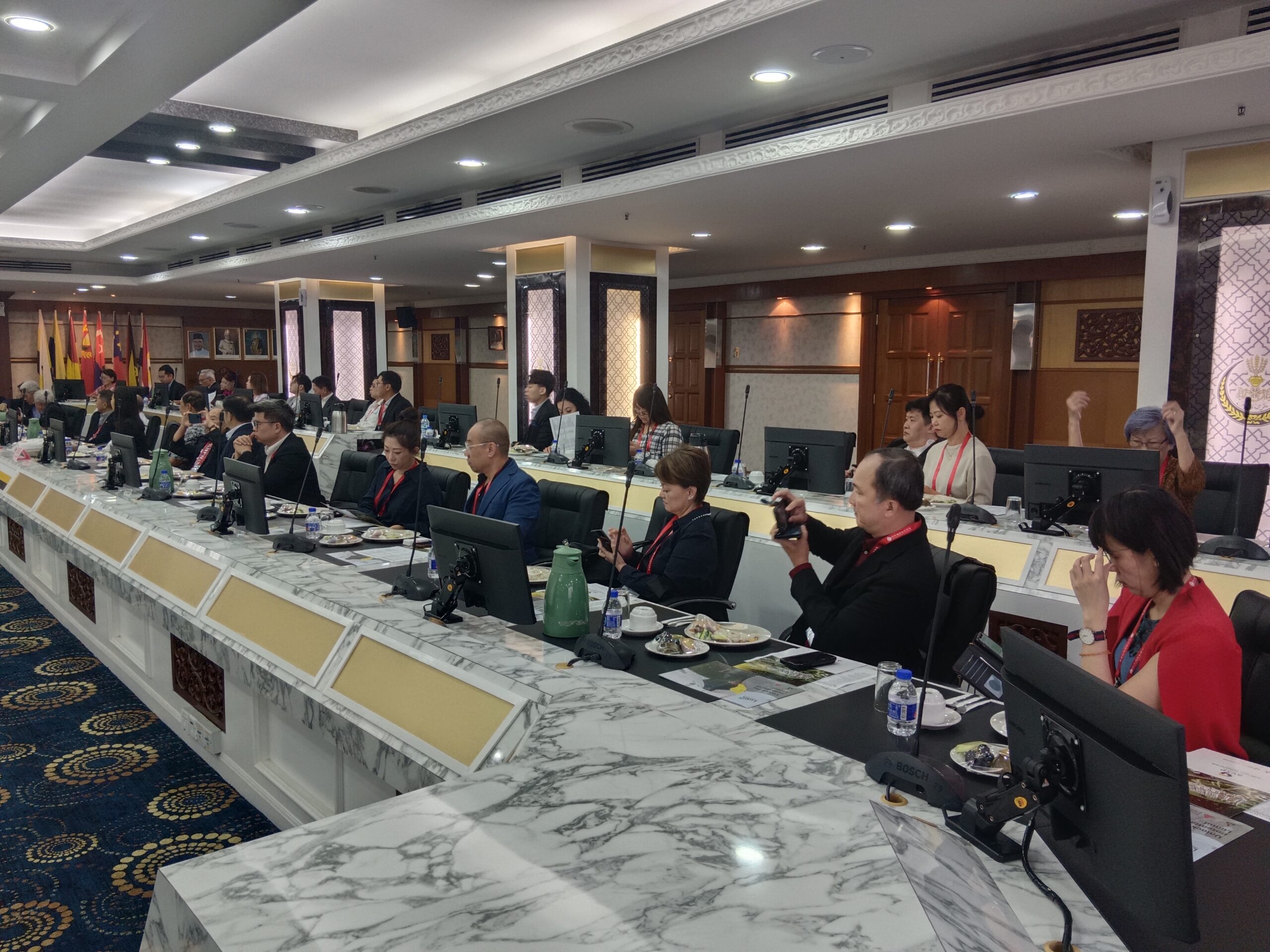 filter: 0; fileterIntensity: 0.0; filterMask: 0; captureOrientation: 0; module: photo; 
hw-remosaic: false; 
touch: (-1.0, -1.0); 
modeInfo: HDR ; 
sceneMode: 2; 
cct_value: 6038; 
AI_Scene: (-1, -1); 
aec_lux: 77.0; 
aec_lux_index: 0; 
hist255: 0.0; 
hist252~255: 0.0; 
hist0~15: 0.0; 
albedo:  ; 
confidence:  ; 
motionLevel: 0; 
weatherinfo: null; 
temperature: 31;