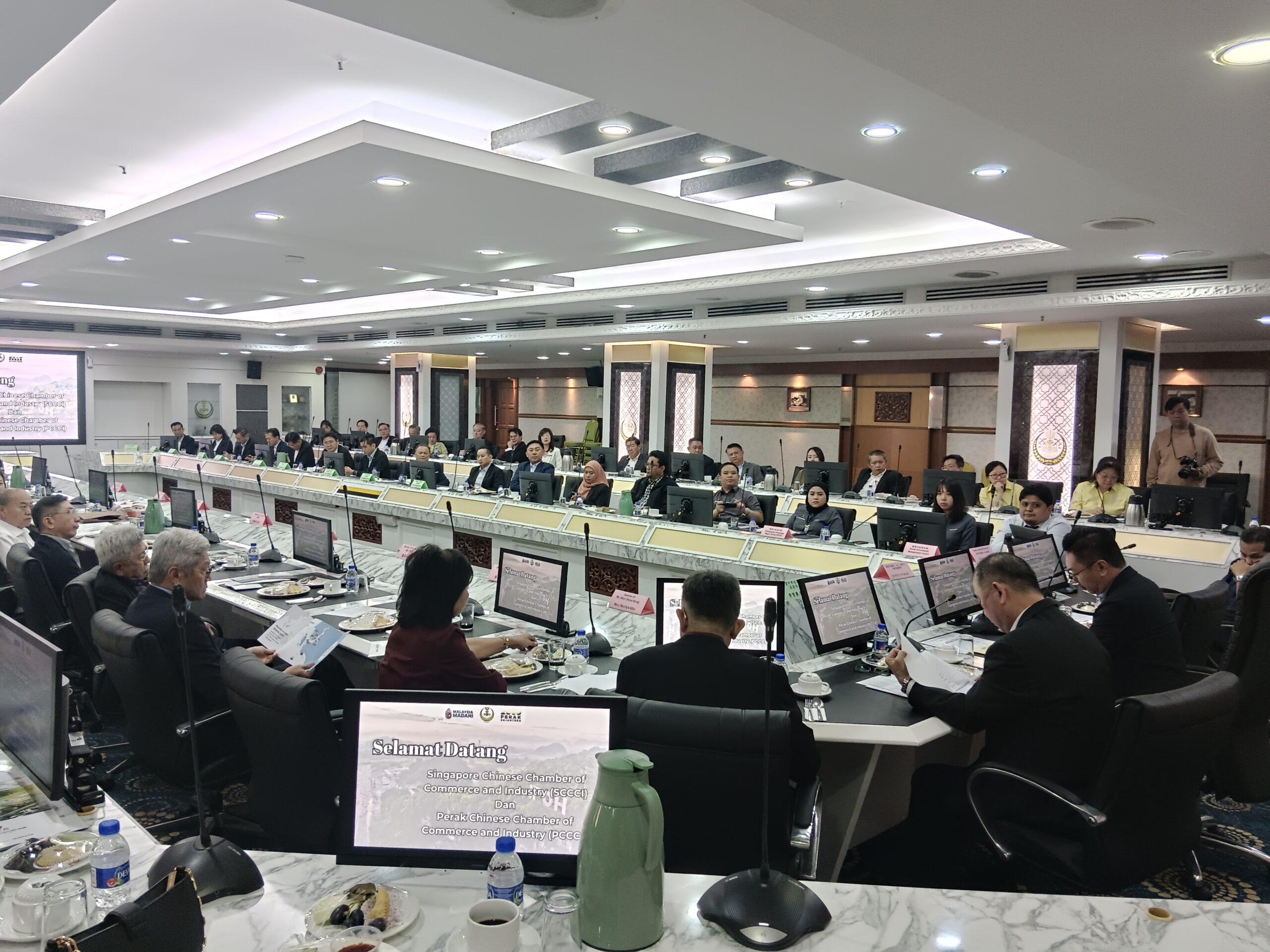 filter: 0; fileterIntensity: 0.0; filterMask: 0; captureOrientation: 0; module: photo; 
hw-remosaic: false; 
touch: (-1.0, -1.0); 
modeInfo: ; 
sceneMode: 512; 
cct_value: 6038; 
AI_Scene: (-1, -1); 
aec_lux: 82.0; 
aec_lux_index: 0; 
hist255: 0.0; 
hist252~255: 0.0; 
hist0~15: 0.0; 
albedo:  ; 
confidence:  ; 
motionLevel: 0; 
weatherinfo: null; 
temperature: 31;